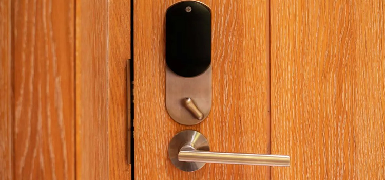 Automatic Locking Door Knob Hemet